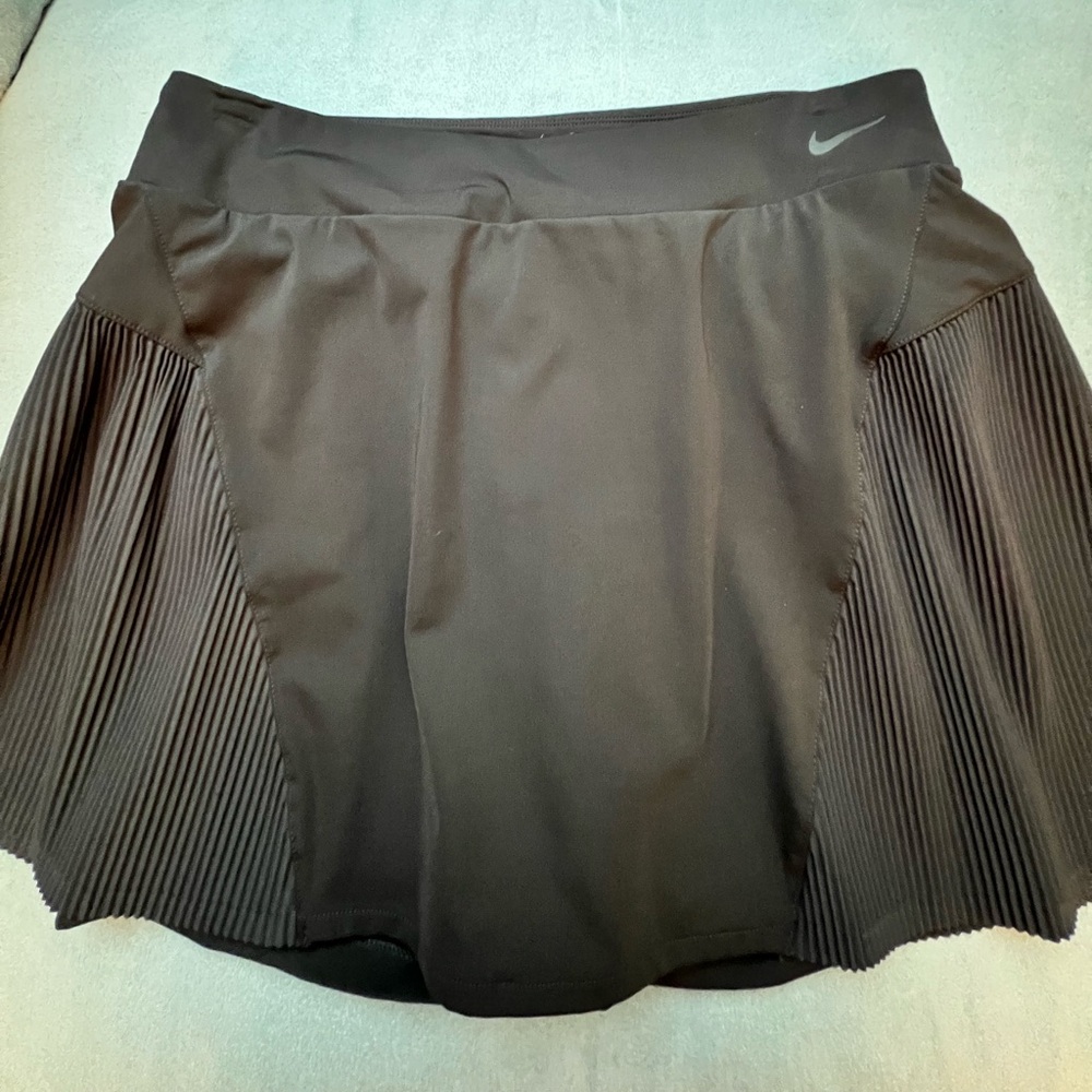 Nike women’s dry fit golf skort.  Size Medium like new!